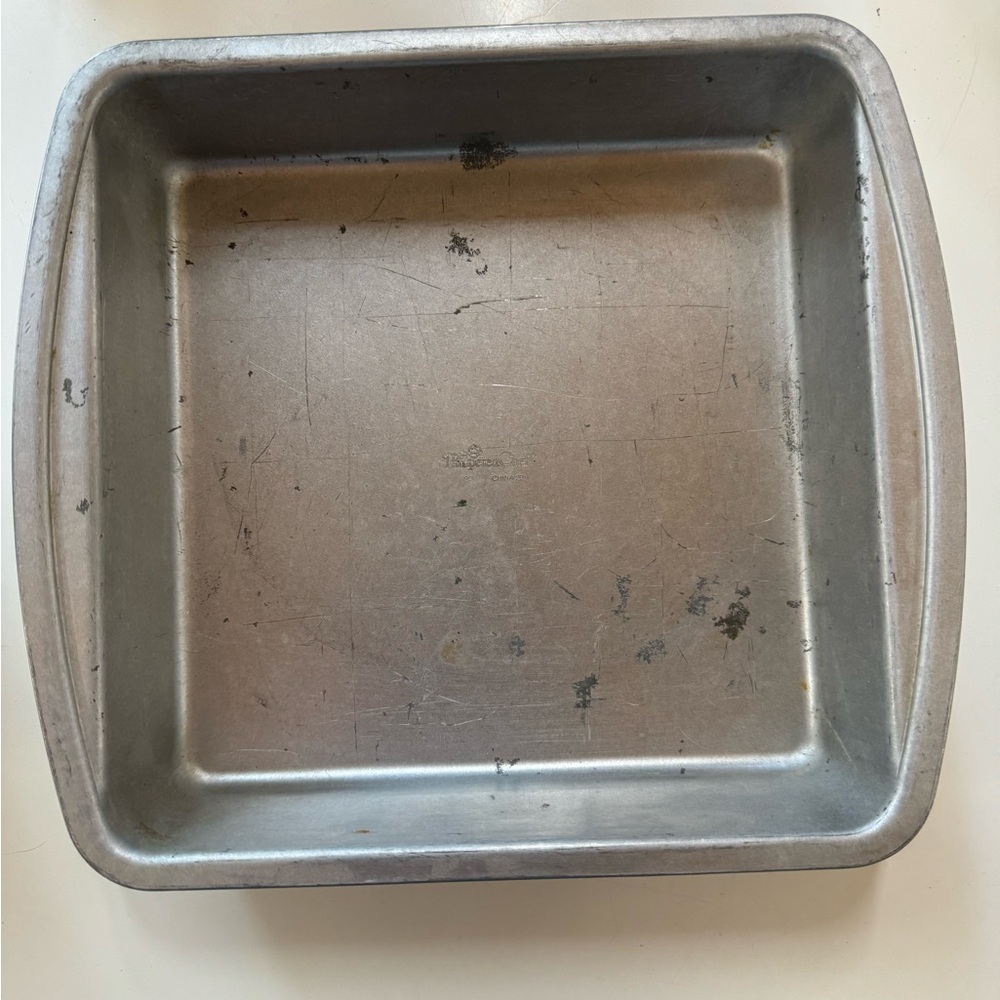 The Pampered Chef - metal 8x8 baking pan